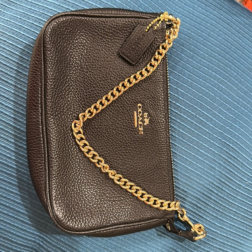 Excellent Clutch/Wristlet purse.. interior has Two slots for credit cards